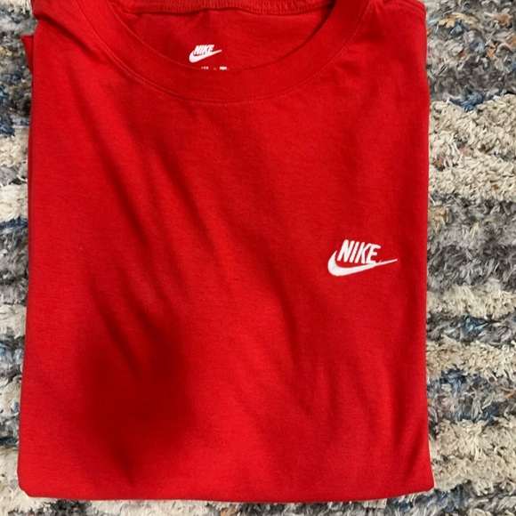 Nike Tee - Picture 4 of 4